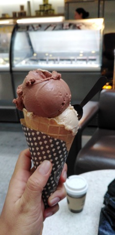 Heladería Crepes & Waffles Bogotá tower