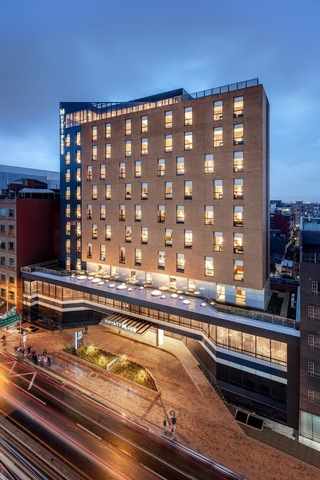 Hyatt Place Bogota / Convention Center