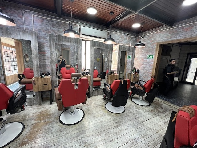 The Luxe Barbershop Lleras