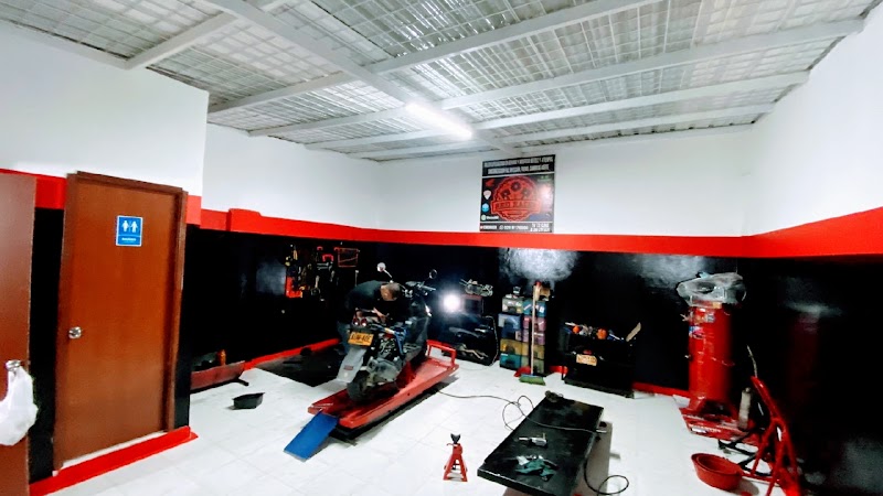Red Racer Taller