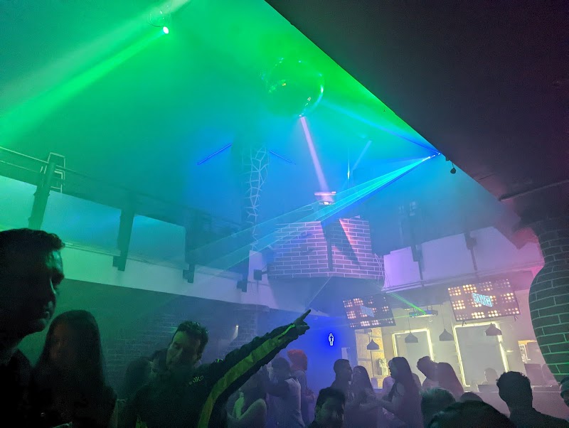 Roots Bar 51