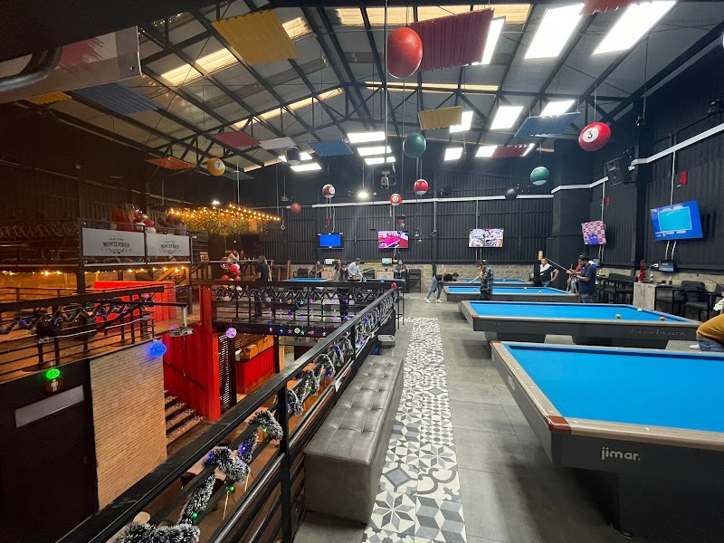Montevideo Billiards Club | Salón de Billares en Bogotá