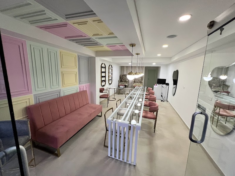 Ooh Lala nails studio