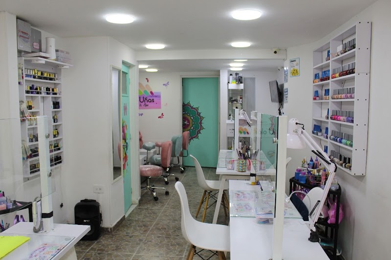 Sólo Uñas Salón & Spa