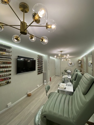 HOLA GUAPA NAILS AND SPA