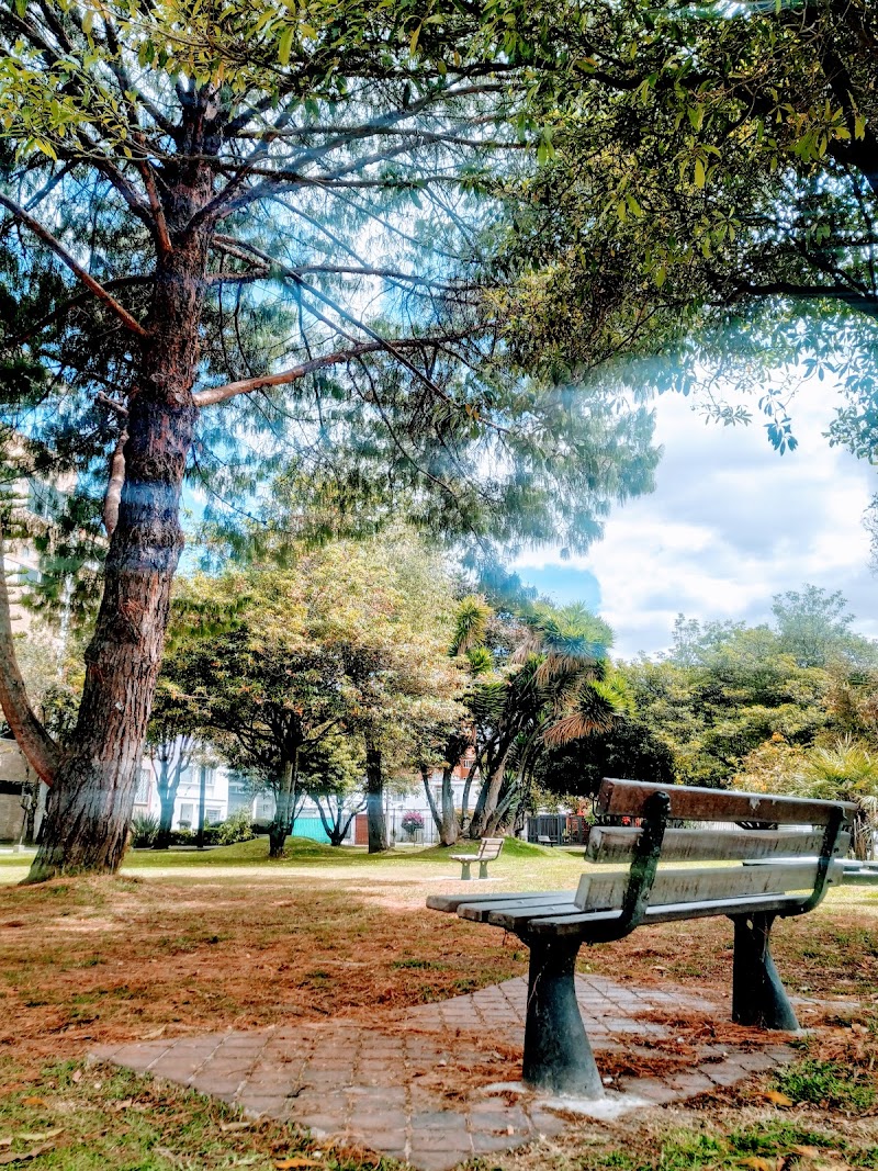 Los Pinos Park