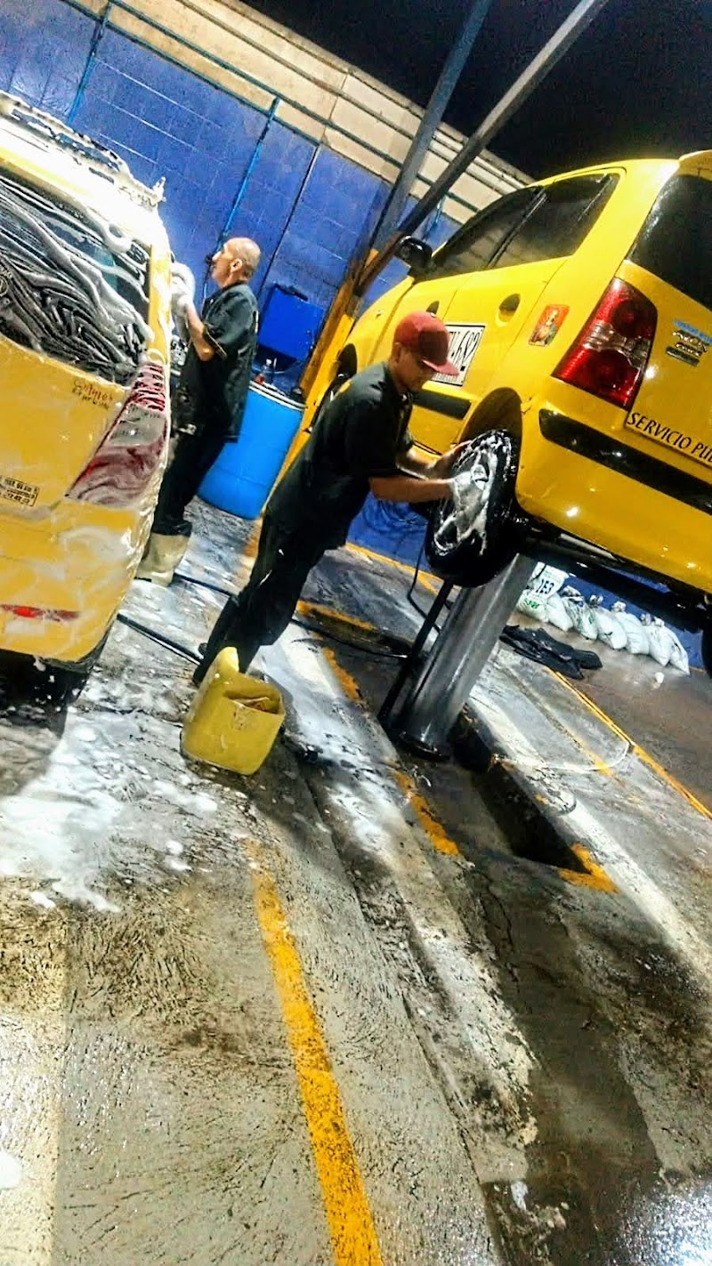 Lavado de Carros Los Coches. Lavador Ivan