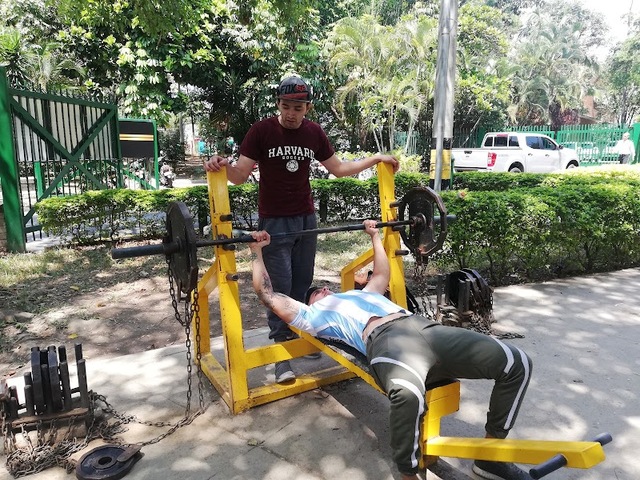 Gimnasio Urbano INDER Unidad Deportiva Atanasio Girardot
