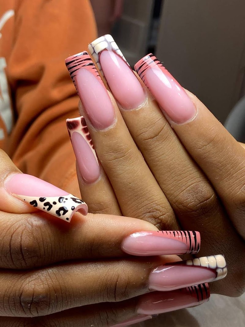 NAILS GARDEN