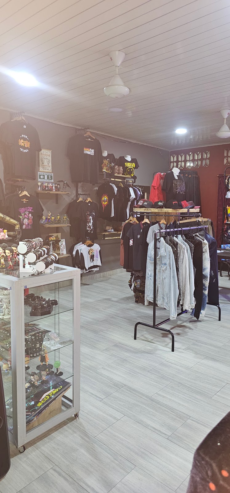 𝗥𝗼𝗰𝗸𝗮𝘀𝘀𝗲𝘁 𝘁𝗶𝗲𝗻𝗱𝗮 𝗱𝗲 𝗰𝗮𝗺𝗶𝘀𝗲𝘁𝗮𝘀 𝗲𝗻 𝗹𝗮 𝗗𝗼𝗿𝗮𝗱𝗮