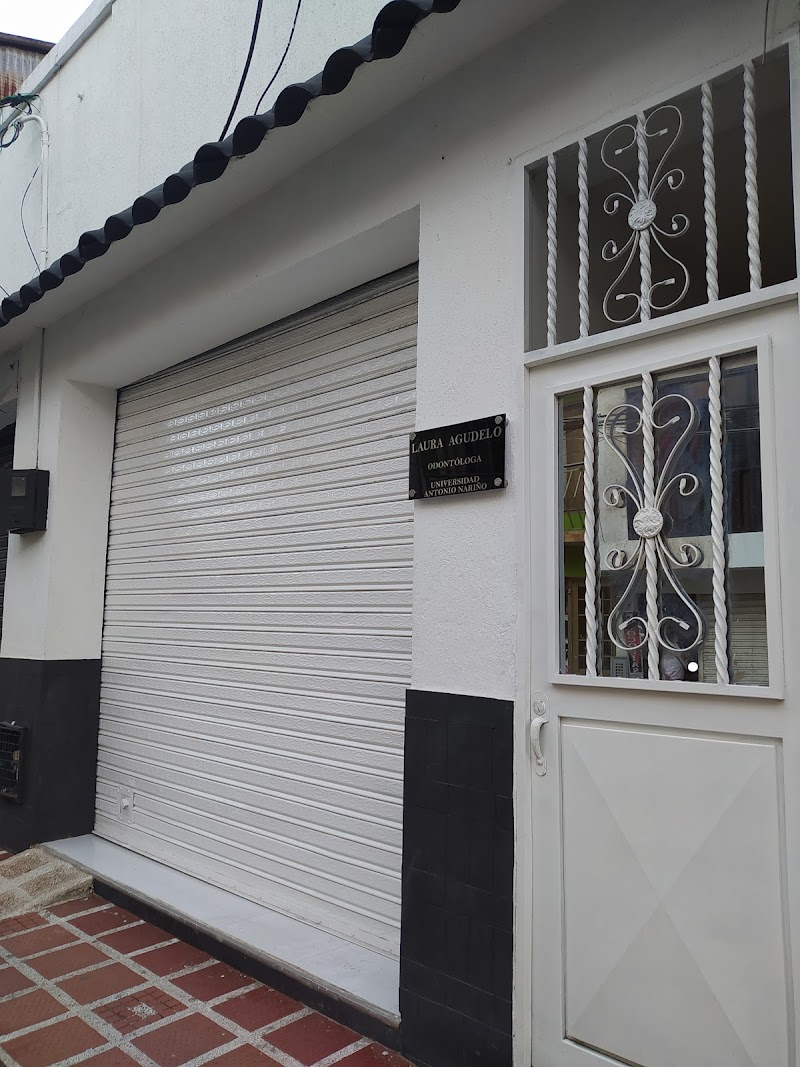 LAURA AGUDELO - centro odontológico