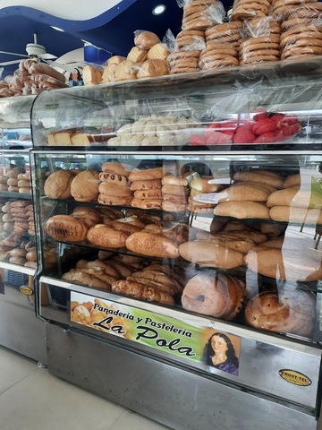 Panaderia Y Pasteleria "La Pola".