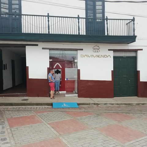 Banco y Cajero Davivienda