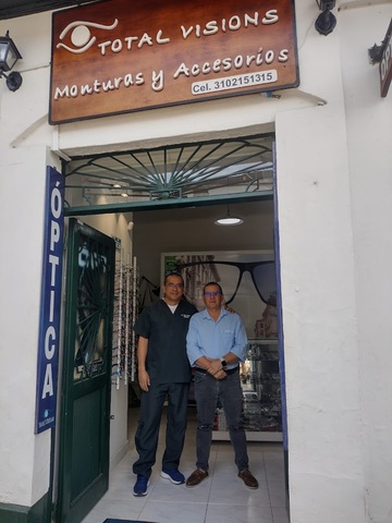 Dr. Albeiro Vanegas- Dra. Paola Piernagorda - Ópticas Total Visions