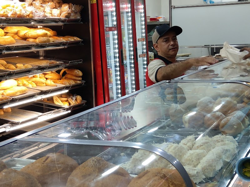 Panadería y Pastelería Mickey