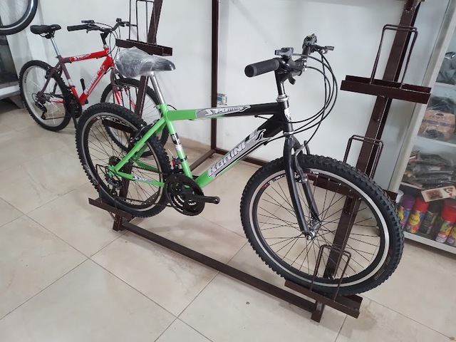 ALMACÉN Y TALLER DE BICICLETAS LA 70