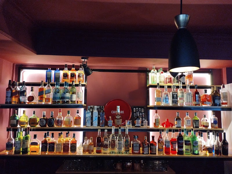 MÔV Petit Bar (Bar de Cócteles)