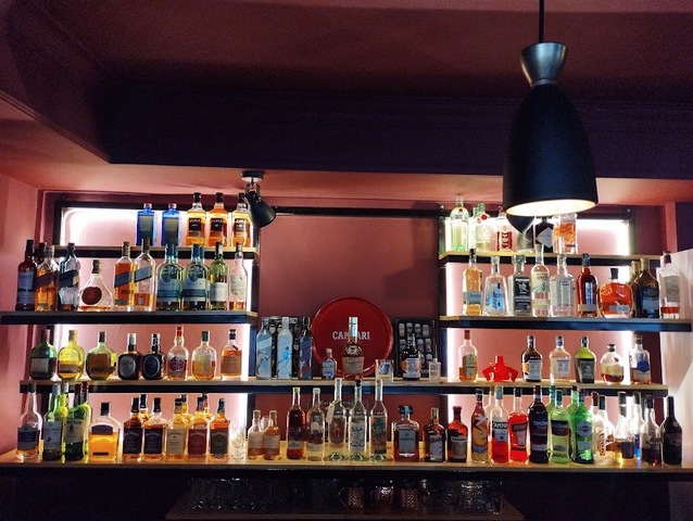 MÔV Petit Bar (Bar de Cócteles)