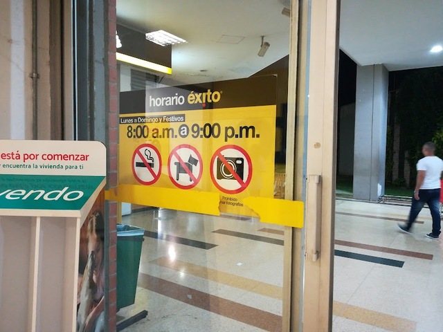 Cajero BBVA exito Simon Bolivar