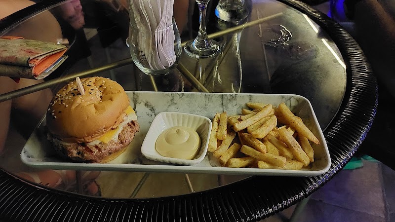 LOIN RESTOBAR