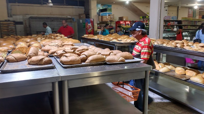 PANADERÍA y PIZZERIA 20 DE JULIO sede 70
