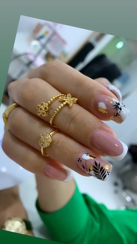 Desi Nails Art by Desi Redondo