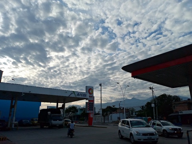 Estacion de Servicios Arcas Terpel Av del Rio