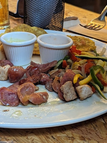 Bakaru Carnes y Mariscos