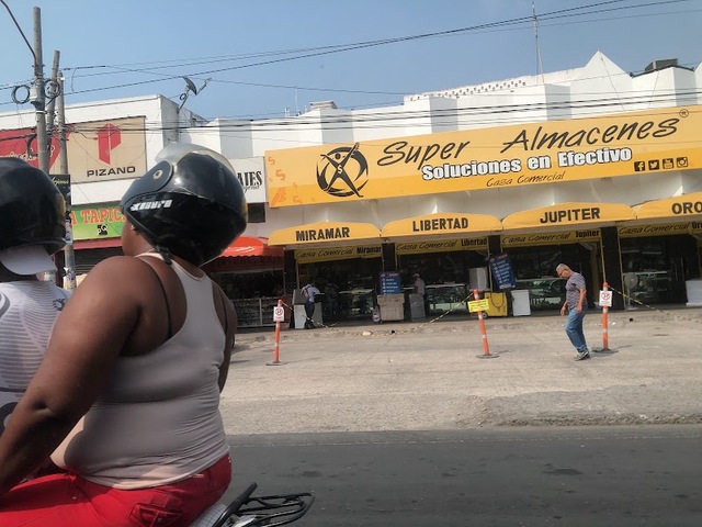 Súper Almacenes - Casa Comercial - Orosol