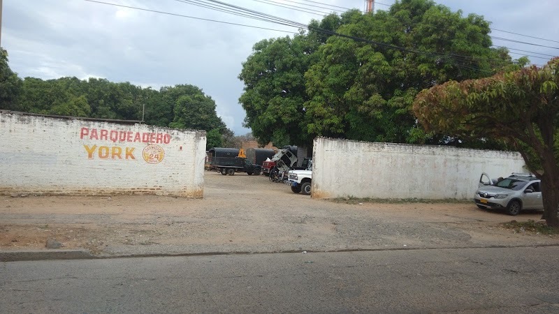 PARQUEADERO YORK