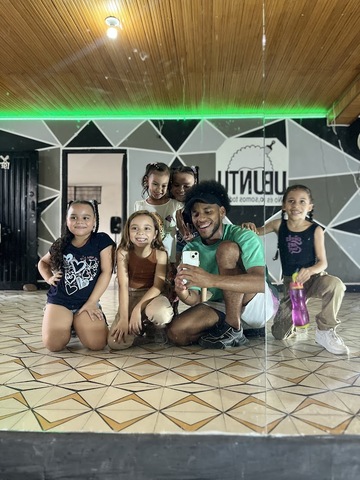 ACADEMIA DE BAILE UBUNTU