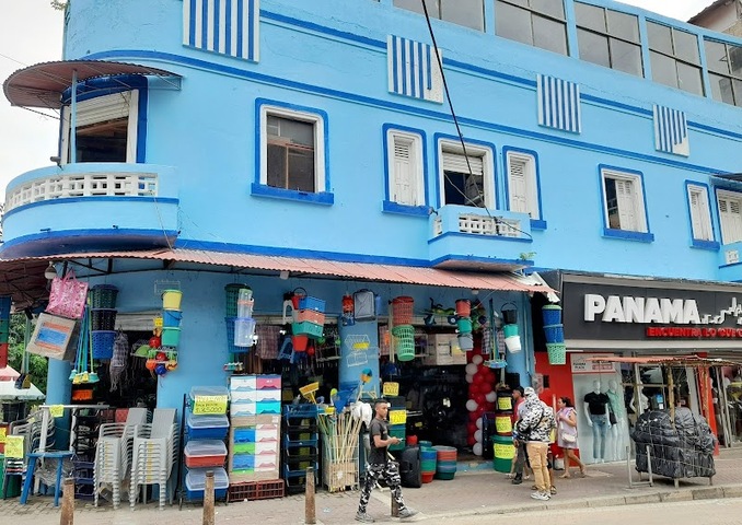 Almacén La Galaxia Del Plástico