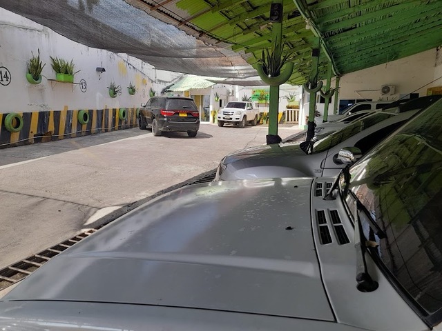 Parqueadero y Cafeteria El Tesoro