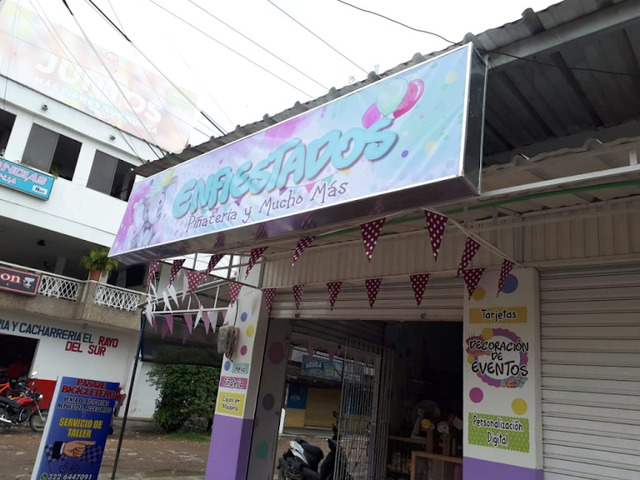 Enfiestados piñateria