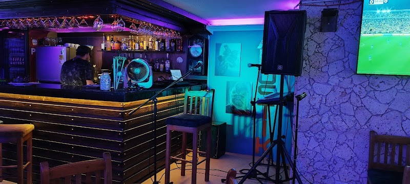 Monarka 80s café bar