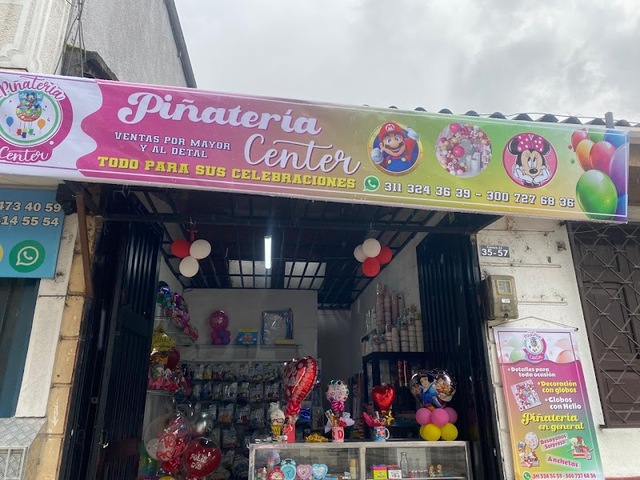 Piñateria center