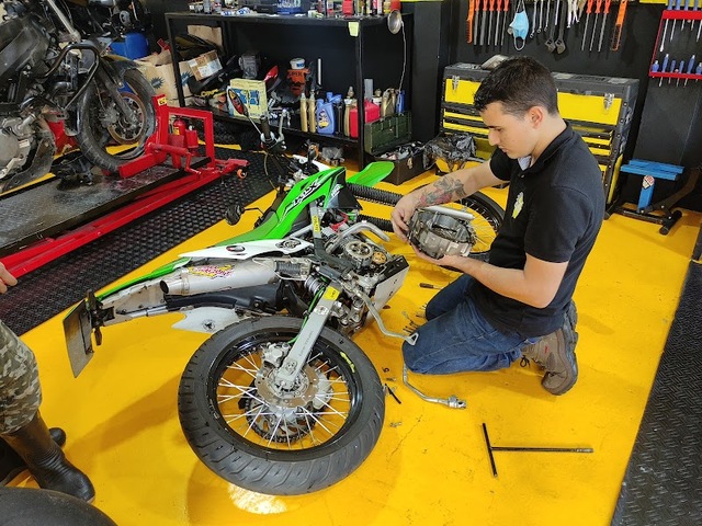 Race Garage Taller de Motos en Ibagué