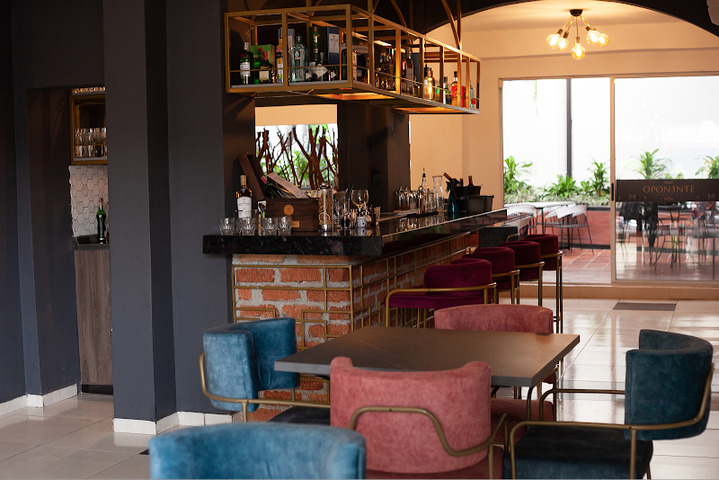 OPONENTE RESTAURANTE